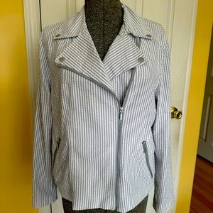 Like new Women’s Isaac Mizrahi seersucker zip front moto jacket blazer size 16